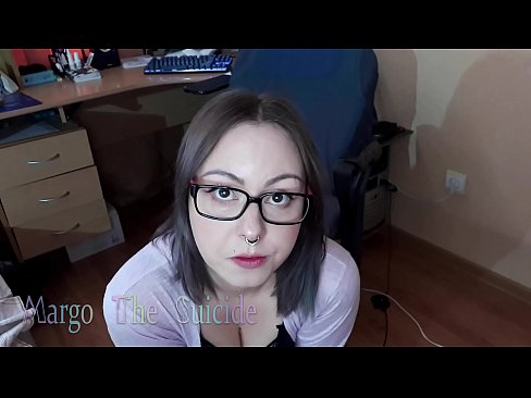 ❤️ Fata sexy cu ochelari suge adânc Dildo în fața camerei de filmat ️❌  at us ❌